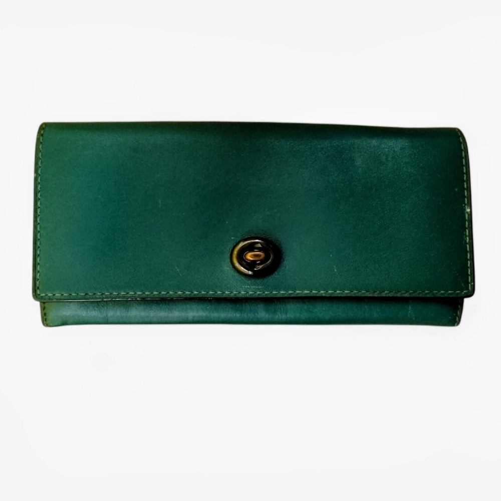 Coach Vintage Glovetanned Leather Turnlock Wallet Green Mustard Interior